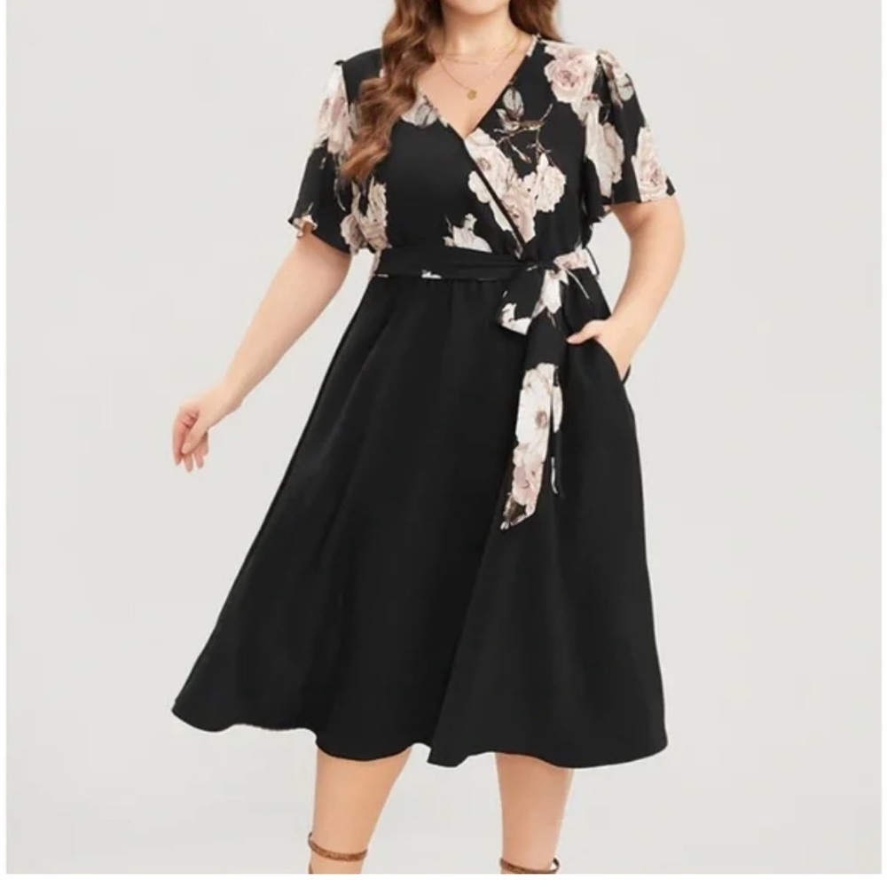 BloomChic Plus Size 2XL Black Floral Printed Pocket Surplice Belted Midi Dress - Picture 1 of 6